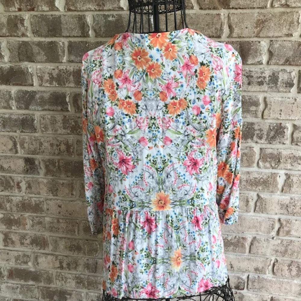 J Jill Floral Blouse Full front button 3/4 Sleeves - Picture 2 of 8
